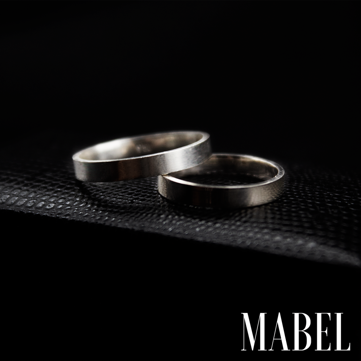 Aliança Dinamarca + Brinde Exclusivo: Anel Solitário, Foto Polaroide e Colar Ponto de luz