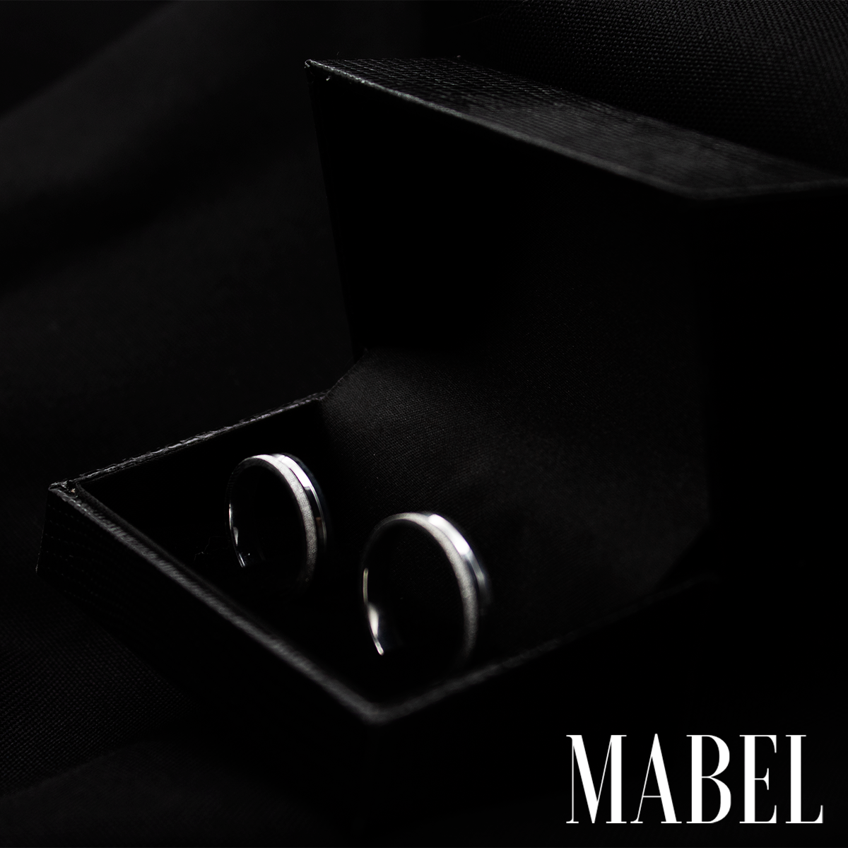 Aliança Espanha + Brinde Exclusivo: Anel Solitário, Foto Polaroide e Colar Ponto de luz