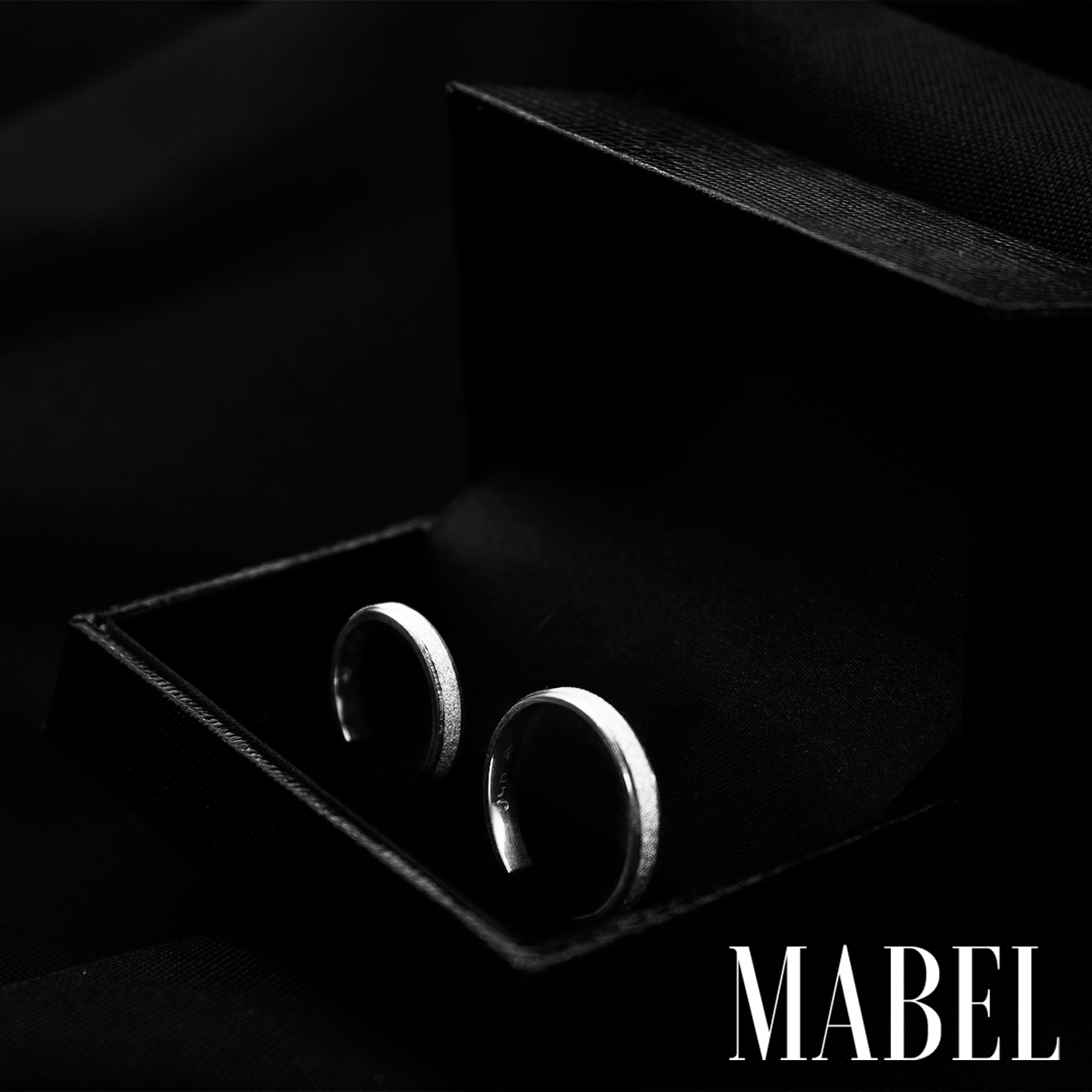 Aliança Brasil + Brinde Exclusivo: Anel Solitário, Foto Polaroide e Colar Ponto de luz