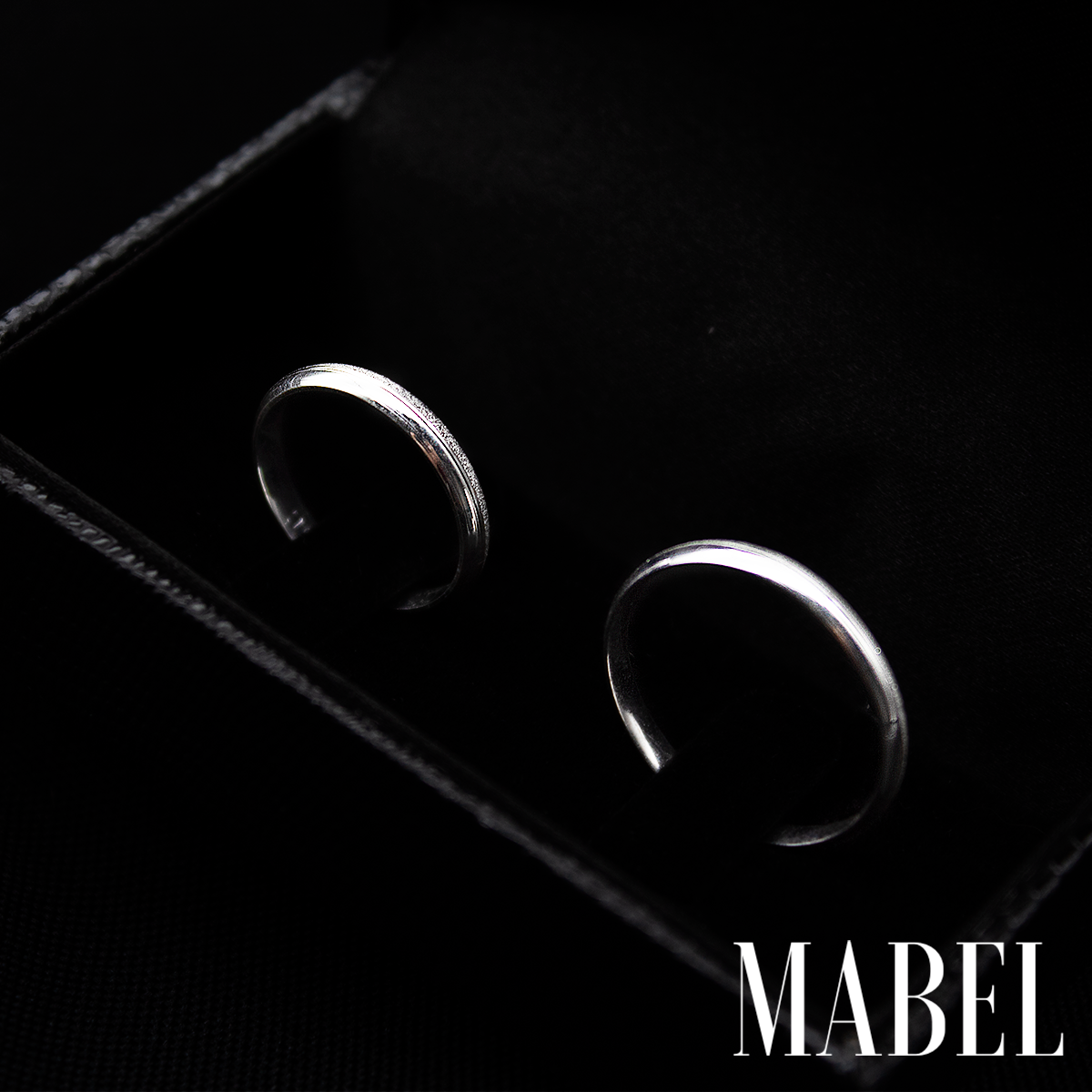 Aliança África + Brinde Exclusivo: Anel Solitário, Foto Polaroide e Colar Ponto de luz