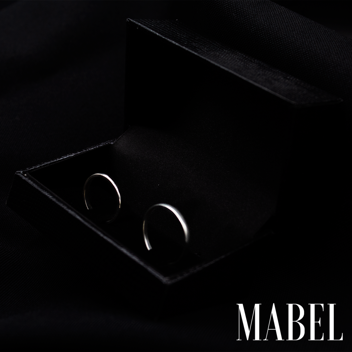 Aliança China + Brinde Exclusivo: Anel Solitário, Foto Polaroide e Colar Ponto de luz