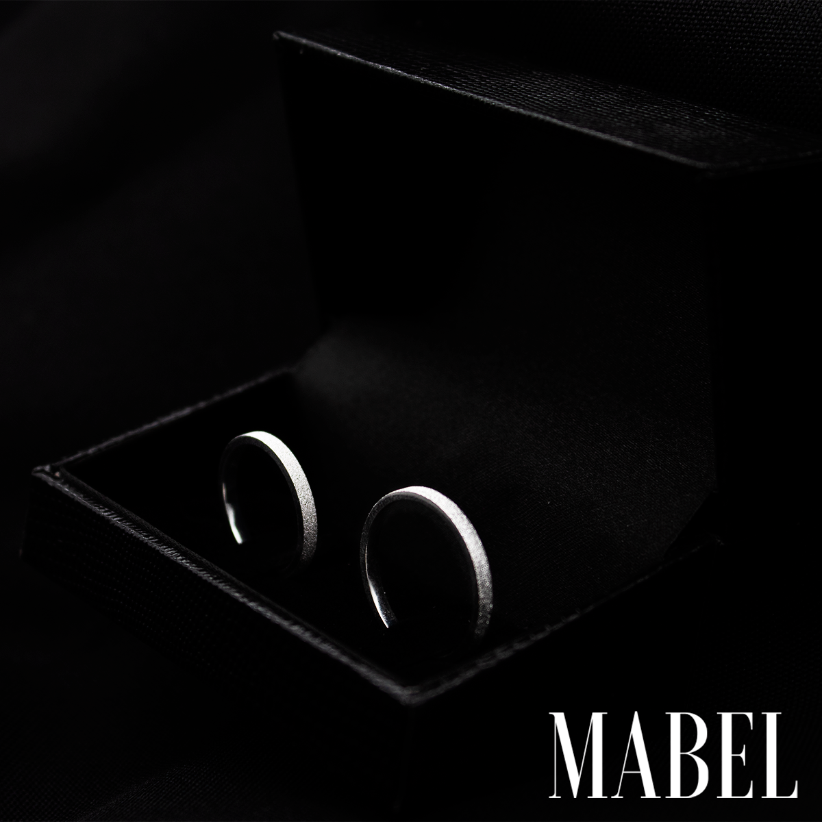 Aliança Estados Unidos + Brinde Exclusivo: Anel Solitário, Foto Polaroide e Colar Ponto de luz