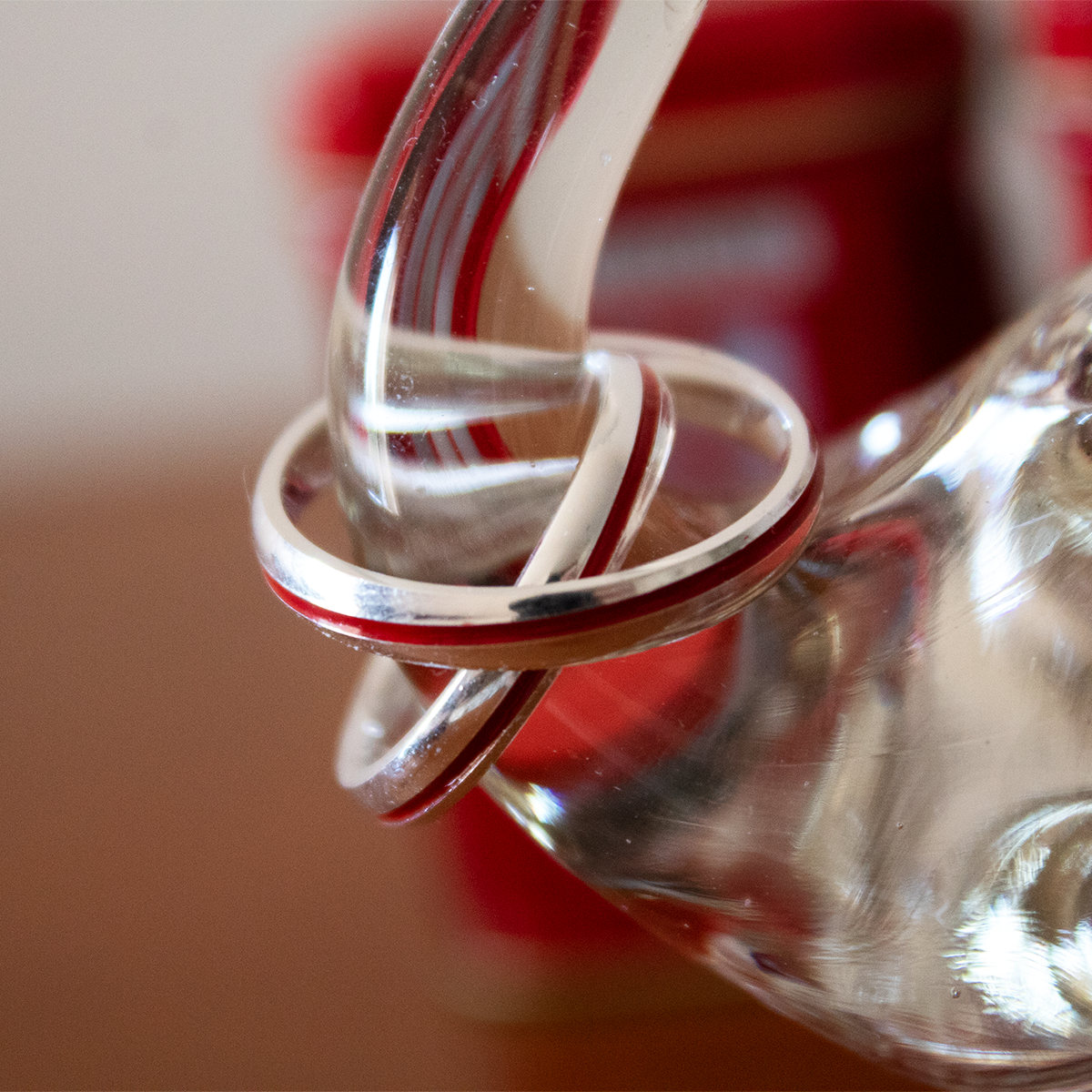 Aliança Silver Edge + Brinde Exclusivo: Anel Solitário, Foto Polaroide e Colar Ponto de luz