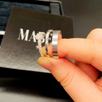 Aliança Serenitá + Brinde Exclusivo: Anel Solitário, Foto Polaroide e Colar Ponto de luz