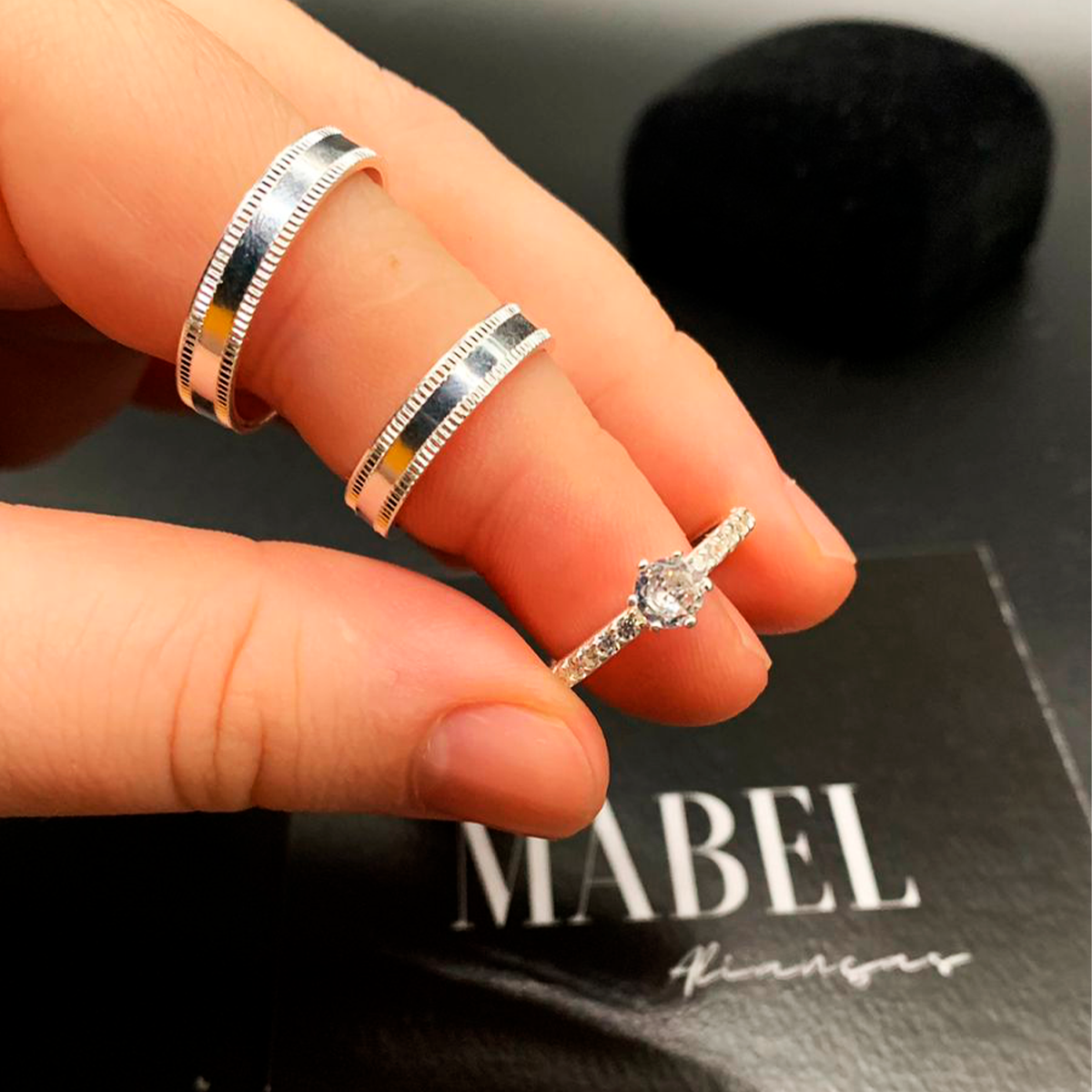 Aliança Africa do Sul + Brinde Exclusivo: Anel Solitário, Foto Polaroide e Colar Ponto de luz