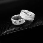 Aliança Egito + Brinde Exclusivo: Anel Solitário, Foto Polaroide e Colar Ponto de luz