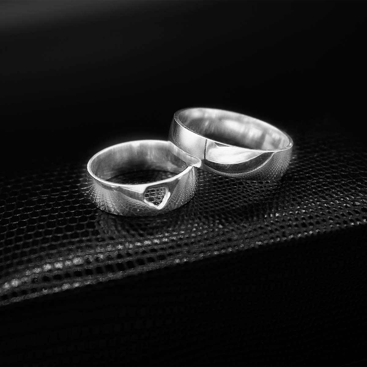 Aliança Gana + Brinde Exclusivo: Anel Solitário, Foto Polaroide e Colar Ponto de luz