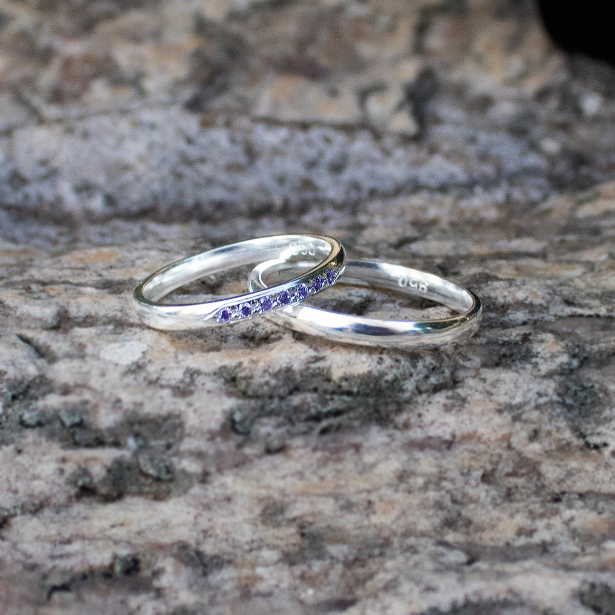 Aliança Eterna Violeta + Brinde Exclusivo: Anel Solitário, Foto Polaroide e Colar Ponto de luz