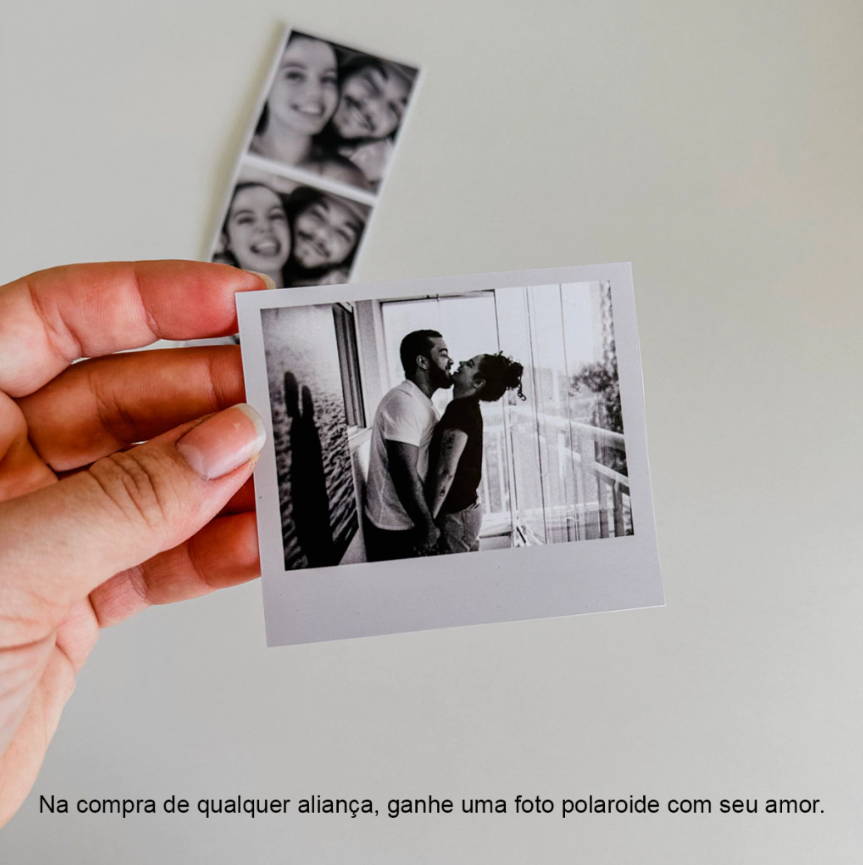 Aliança África + Brinde Exclusivo: Anel Solitário, Foto Polaroide e Colar Ponto de luz