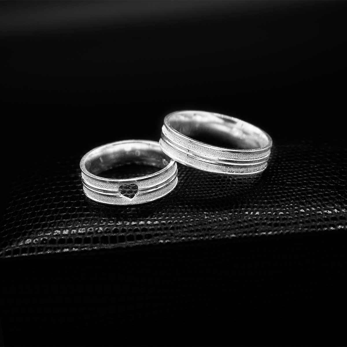 Aliança Alemanha+ Brinde Exclusivo: Anel Solitário, Foto Polaroide e Colar Ponto de luz